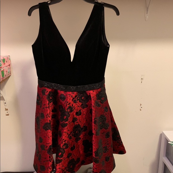 Homecoming dress - Picture 2 of 6